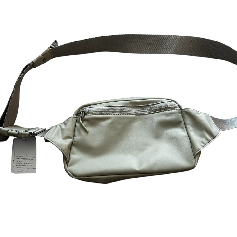 Lululemon Everyday Belt Bag in Light Gray-2L - Picture 4 of 6